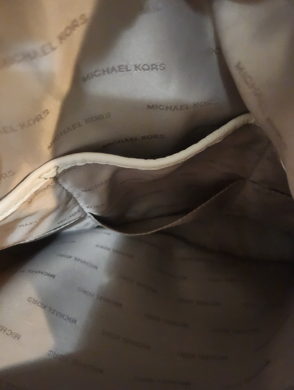 Michael Kors White Leather Shoulder Bag w Scarf/Dustbag EUC - Picture 9 of 16